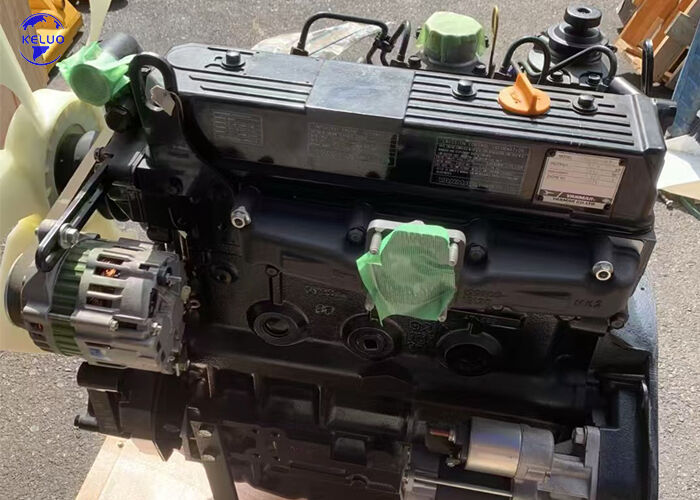 Um motor diesel vertical clássico em linha e quatro refrigerado a água 4TNE92 para escavadeira de empilhadeira