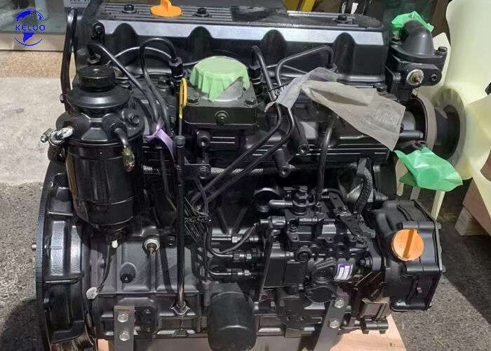 Um motor diesel vertical clássico em linha e quatro refrigerado a água 4TNE92 para escavadeira de empilhadeira